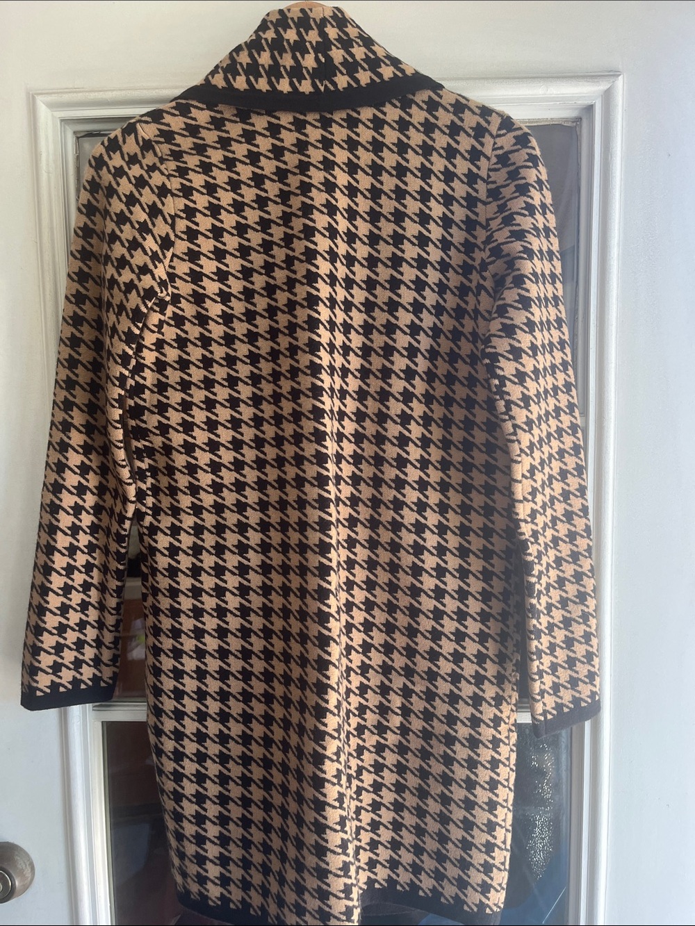 Ann Taylor Black and Camel Houndstooth Open Cardigan Blazer - Picture 4 of 5